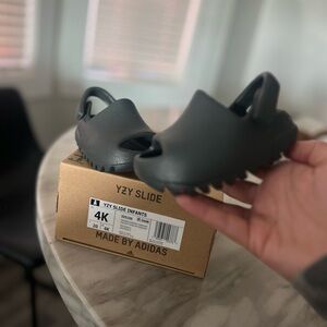 Yeezy slides infant